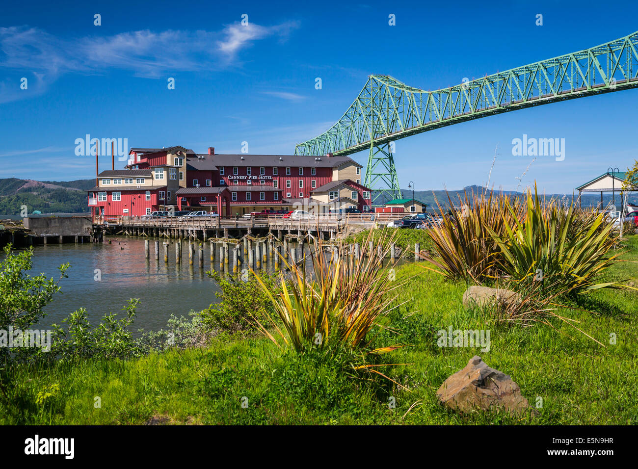 Le port et le pont Astoria-Megler à Astoria, Oregon, USA. Banque D'Images