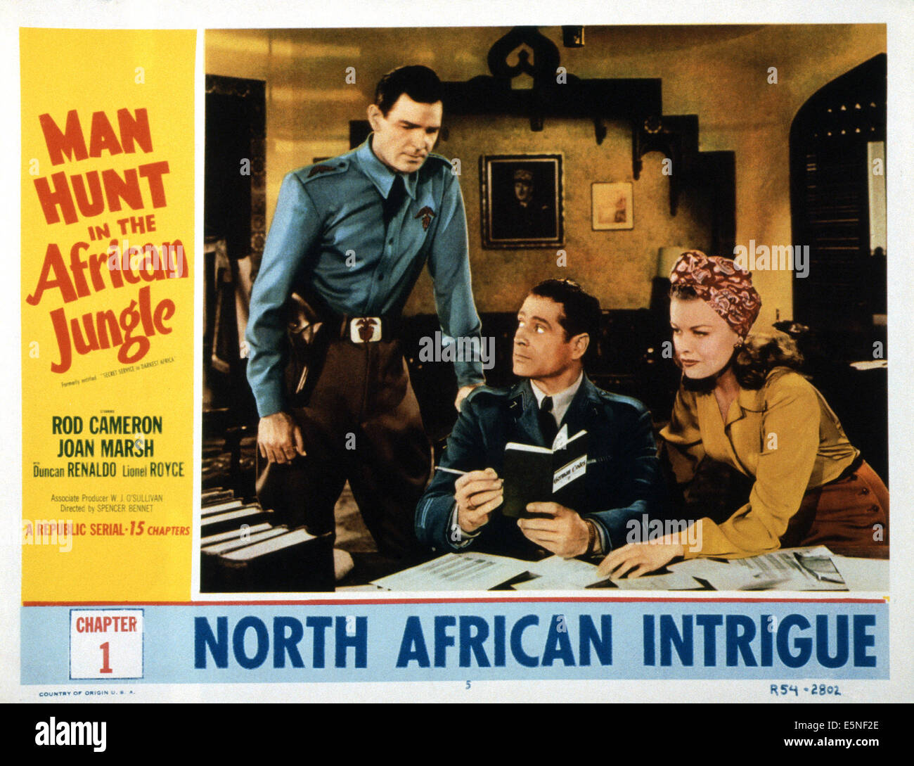 Chasse à l'homme dans la jungle africaine, de gauche : Rod Cameron, Duncan Renaldo, Joan Marsh, Chapitre 1 : 'intrigue d'Afrique du Nord, 1943 Banque D'Images