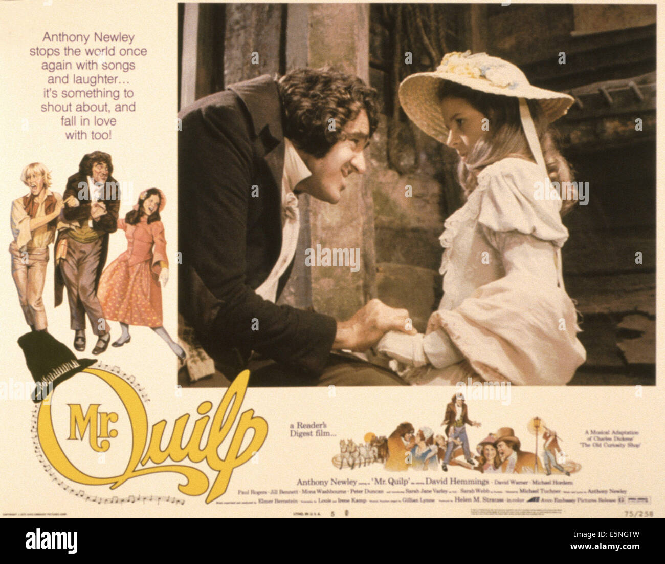 M. QUILP, (aka The Old Curiosity Shop), US lobbycard, centre de gauche à droite : Anthony Newley, Sarah-Jane Varley, 1975 Banque D'Images