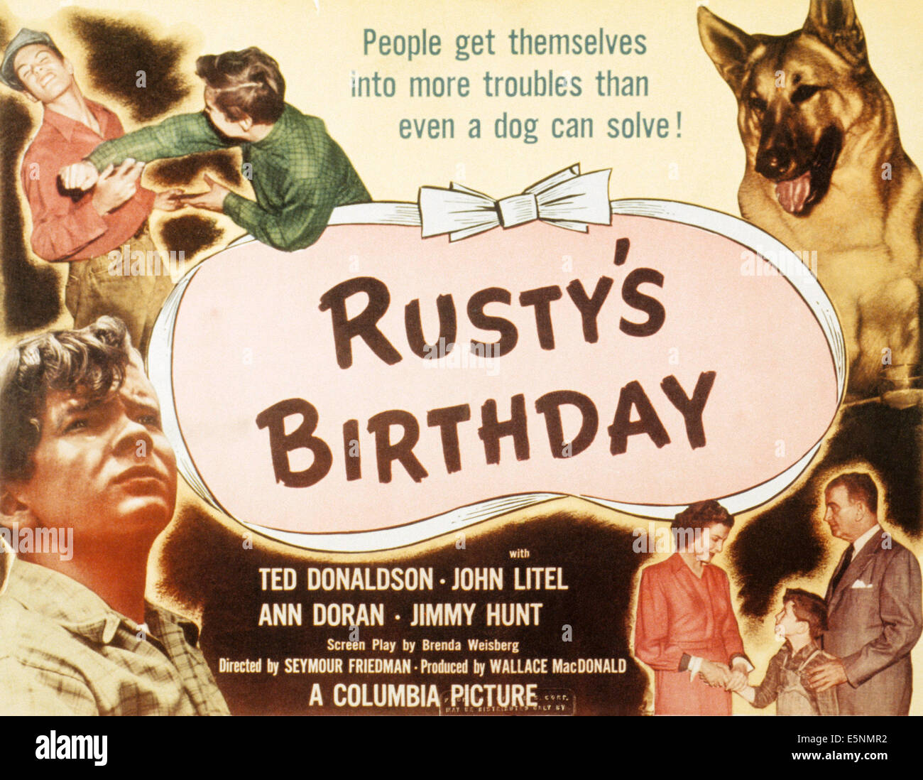 RUSTY'S BIRTHDAY, dans le sens horaire à partir de la partie inférieure gauche, Jimmy Hunt, Mark Dennis, Ted Donaldson, flamme le chien, John Litel, Jimmy Hunt, Banque D'Images