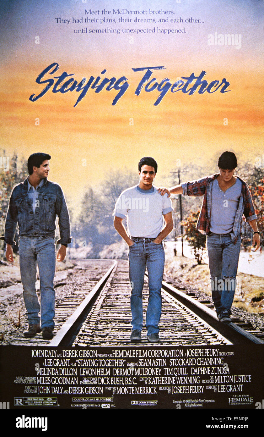 Rester ensemble, de nous poster, de gauche à droite : Tim Quill, Dermot Mulroney, Sean Astin, 1989, © Hemdale/avec la permission d'Everett Collection Banque D'Images