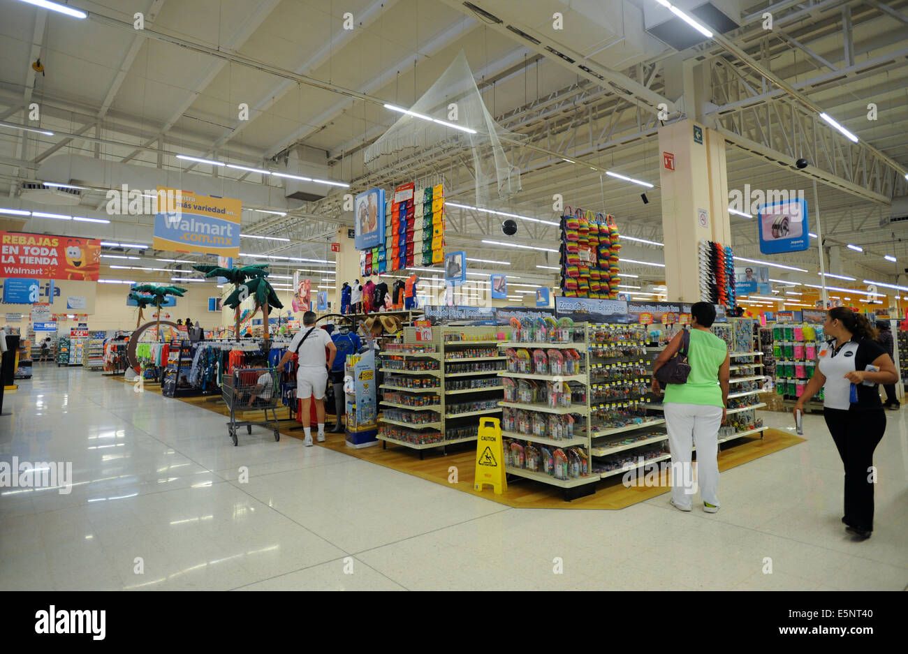 Au magasin Walmart Shoppers à Acapulco, Mexique Banque D'Images
