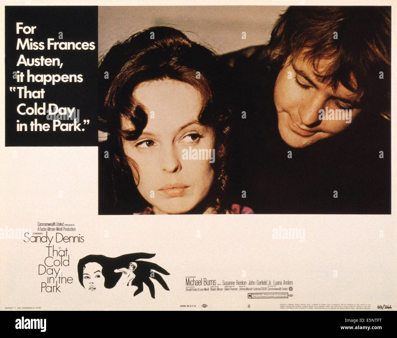 Cette froide JOURNÉE DANS LE PARC NOUS, lobbycard, de gauche à droite : Sandy Dennis, Michael Burns, 1969 Banque D'Images