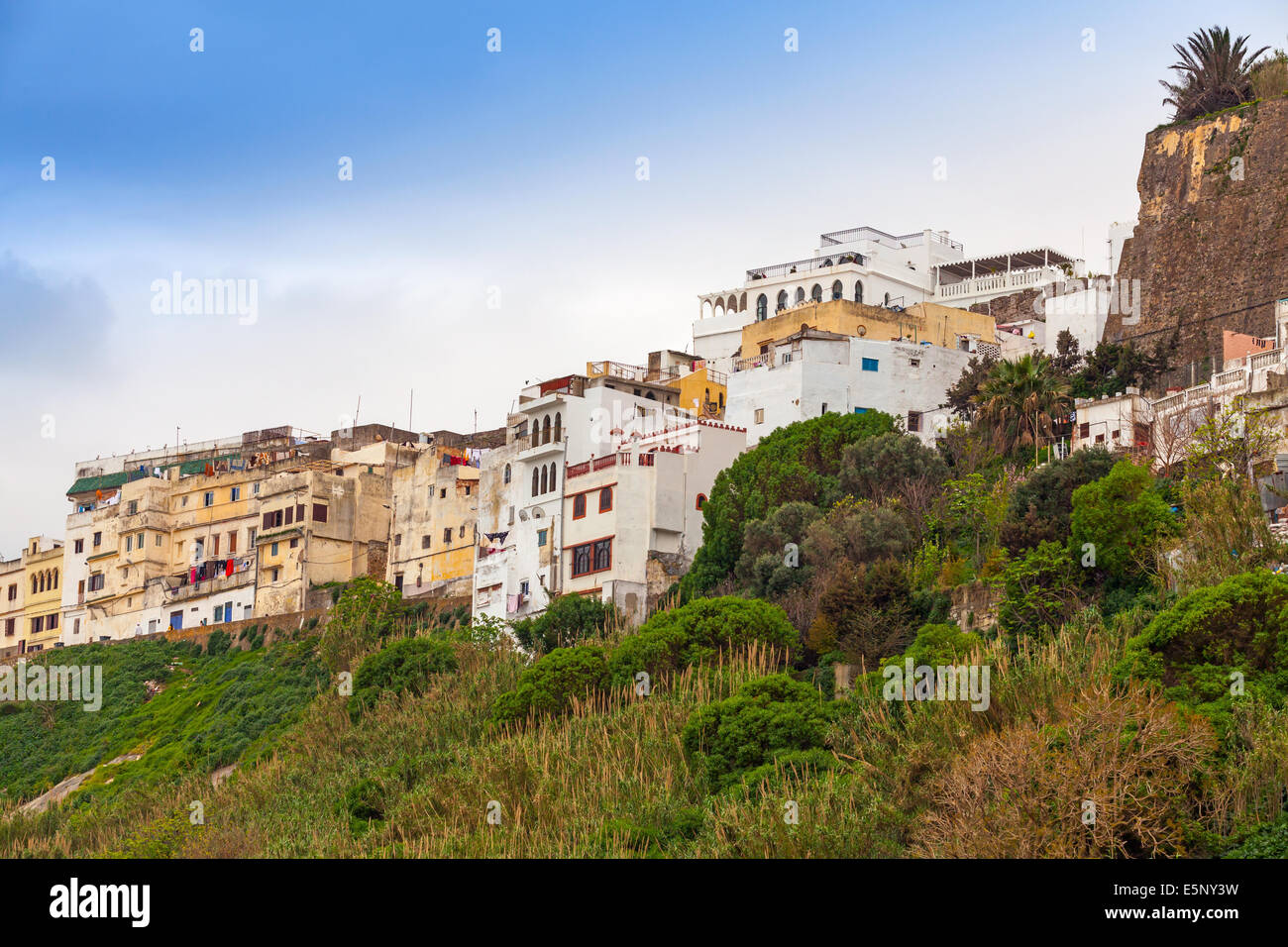 Ville de Tanger, Maroc. Vieilles maisons blanches à Medina Banque D'Images