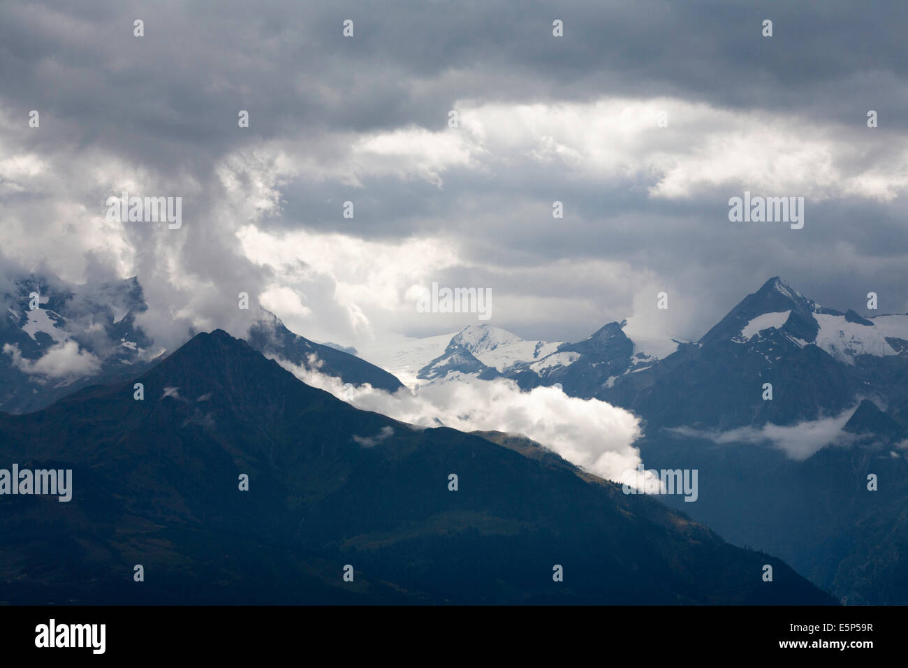 Le Hoher Tenn et grosses Weisbachhorn et l ci-dessus Kitzsteinhorn Kaprun Zell am See Salzbourg Autriche Banque D'Images