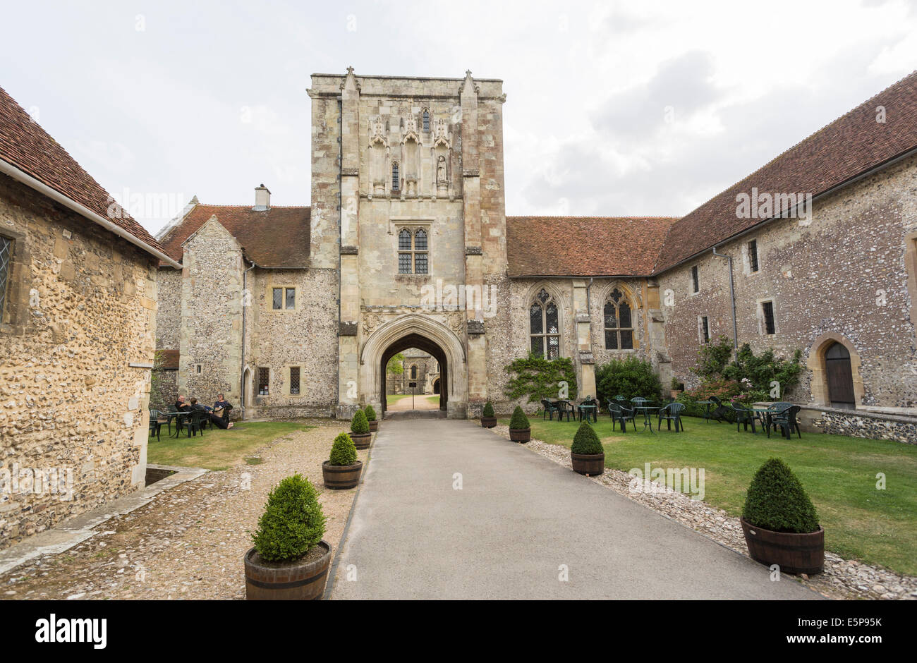 Entrée de l'Hôpital de St Croix et hospice de la pauvreté Noble, fondée 1132, Winchester, Hampshire Banque D'Images