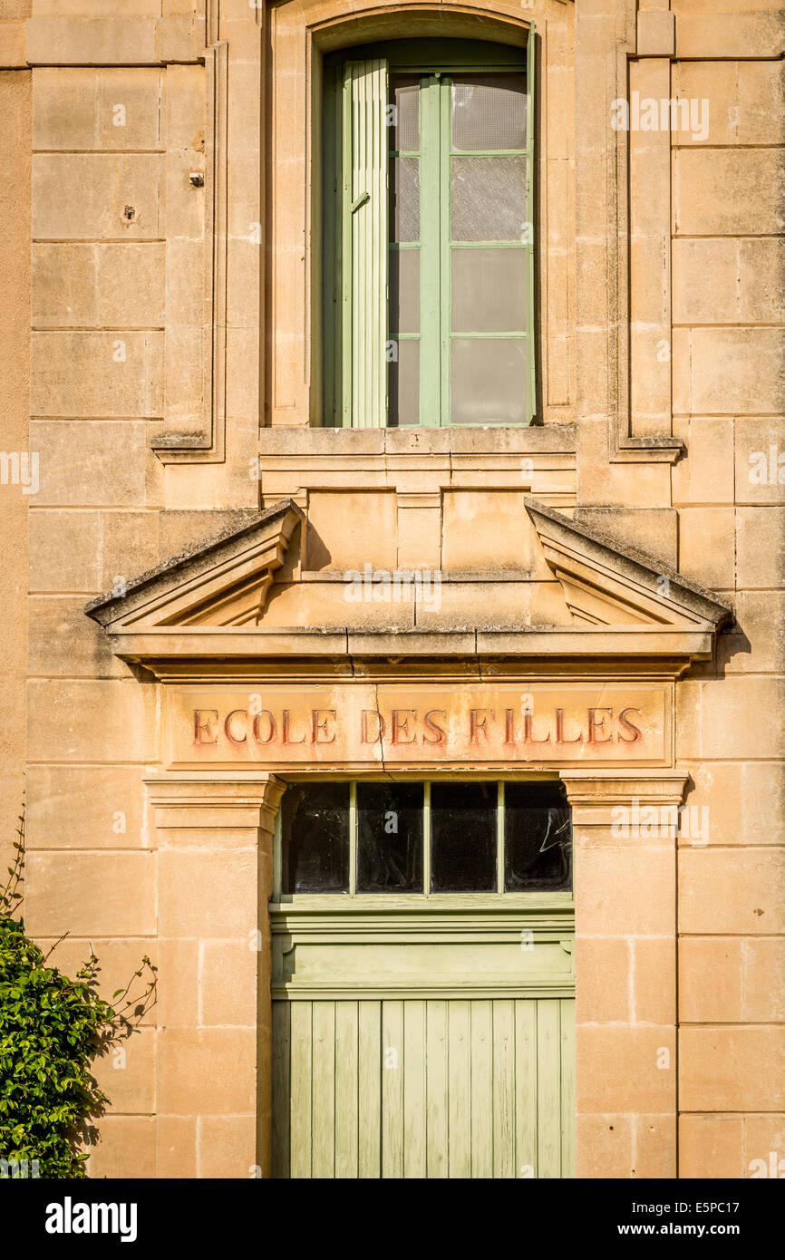 Ecole des Filles, l'entrée de l'école des filles, Lacoste, Provence, France Banque D'Images