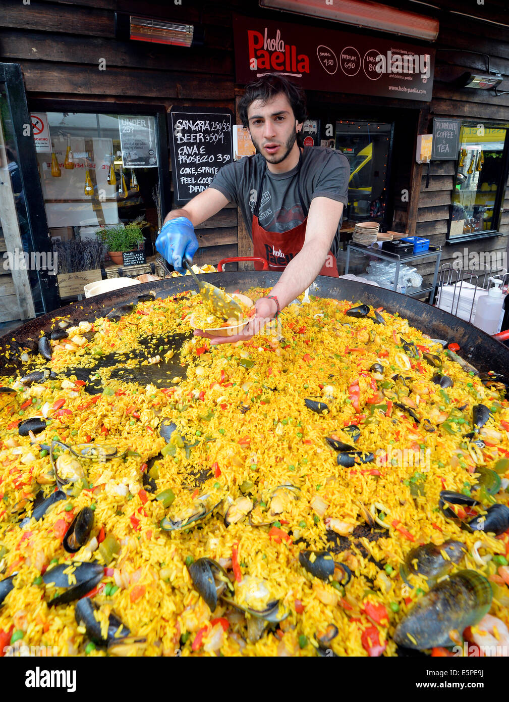 Paella géante, vendeurs de nourriture, Marché de Camden, Camden Town, Londres, Angleterre, Royaume-Uni Banque D'Images