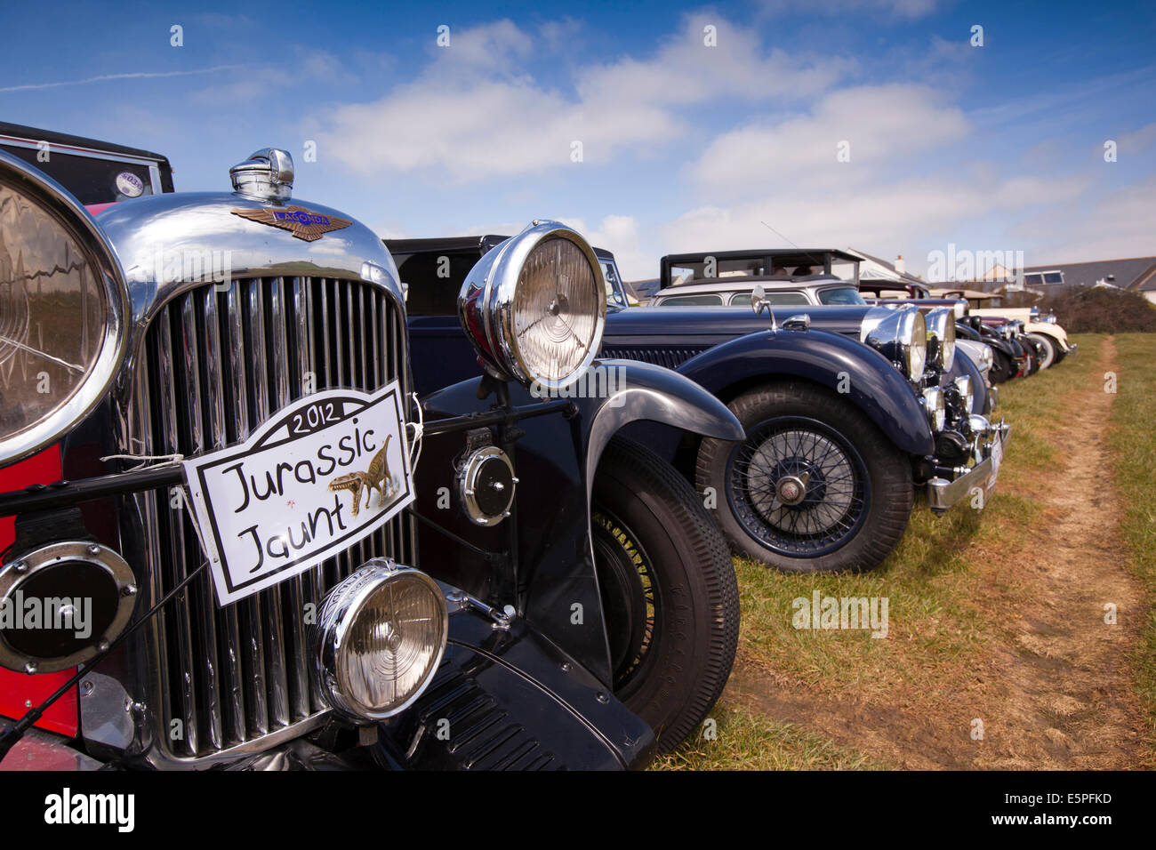 Royaume-uni l'Angleterre, dans le Dorset, Charmouth, face de Lagonda sur Jurassic Balade voiture classique d' Banque D'Images