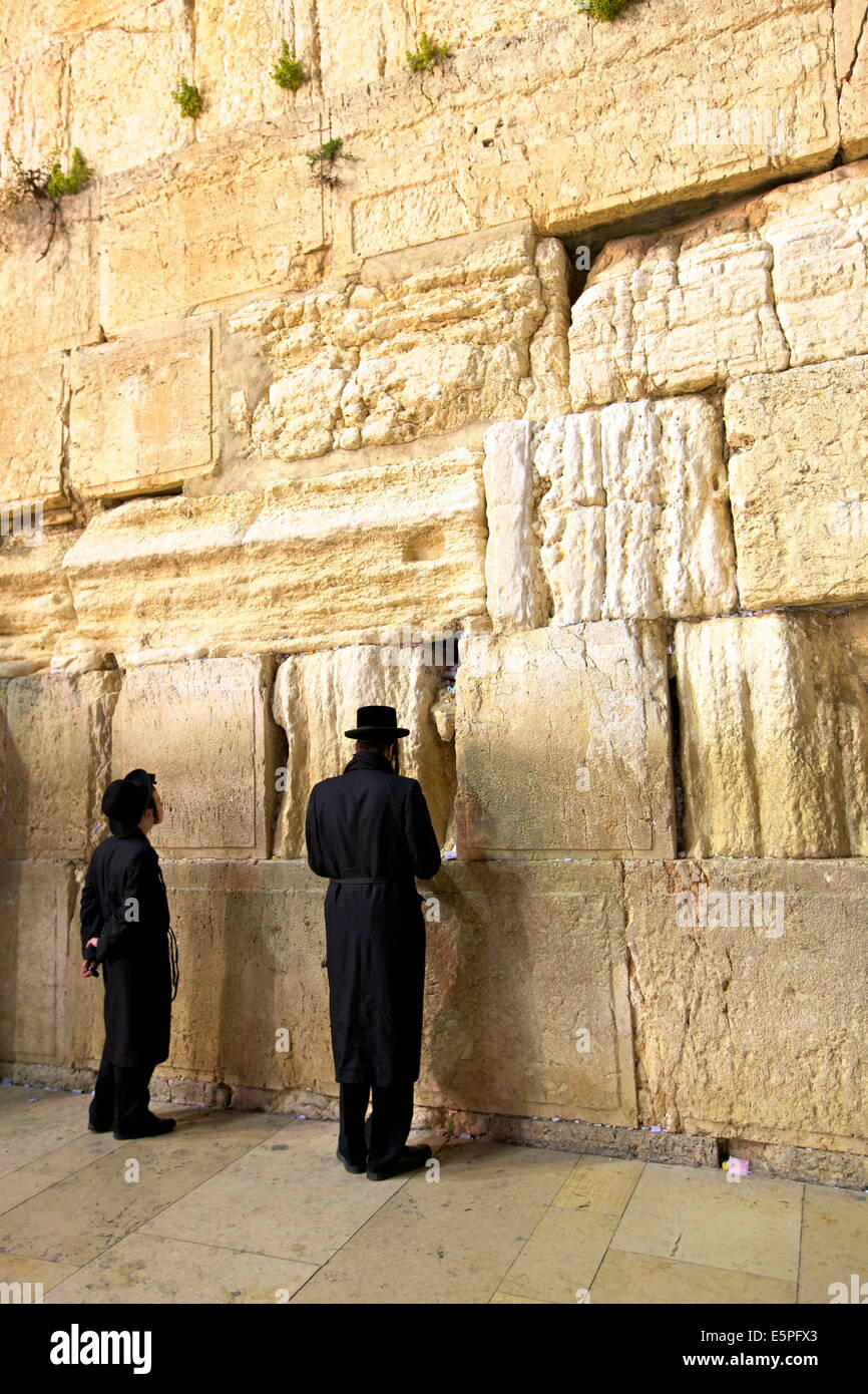 Fidèles au Mur occidental, UNESCO World Heritage Site, Jérusalem, Israël, Moyen Orient Banque D'Images