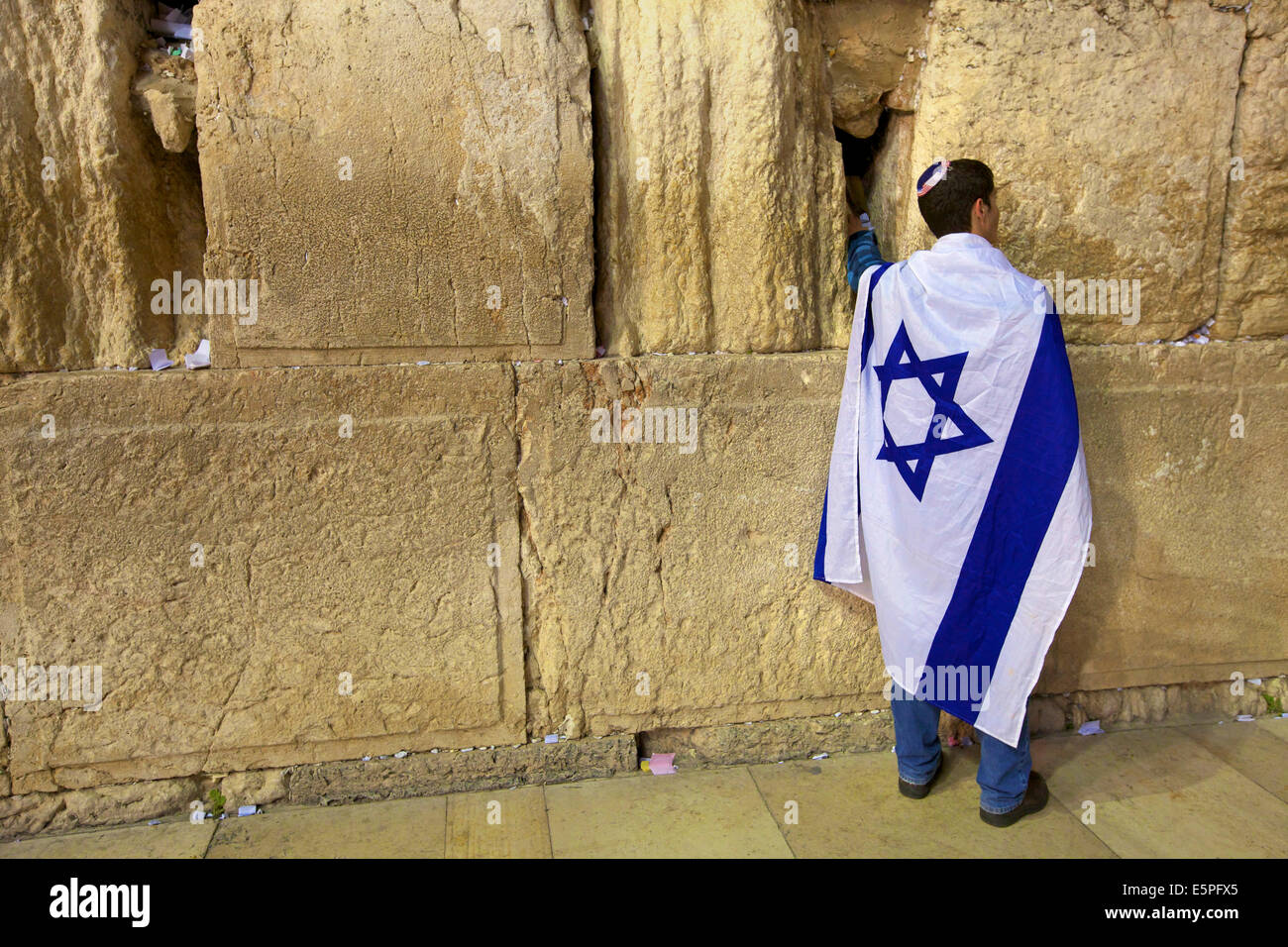 Adorateur au Mur des lamentations, Jérusalem, Israël, Moyen Orient Banque D'Images
