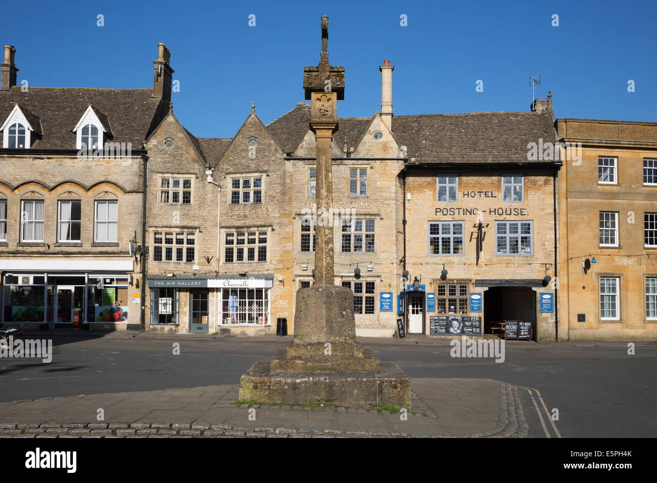 Marché médiéval Croix dans la place du marché, Stow-on-the-Wold, Cotswolds, Gloucestershire, Angleterre, Royaume-Uni, Europe Banque D'Images