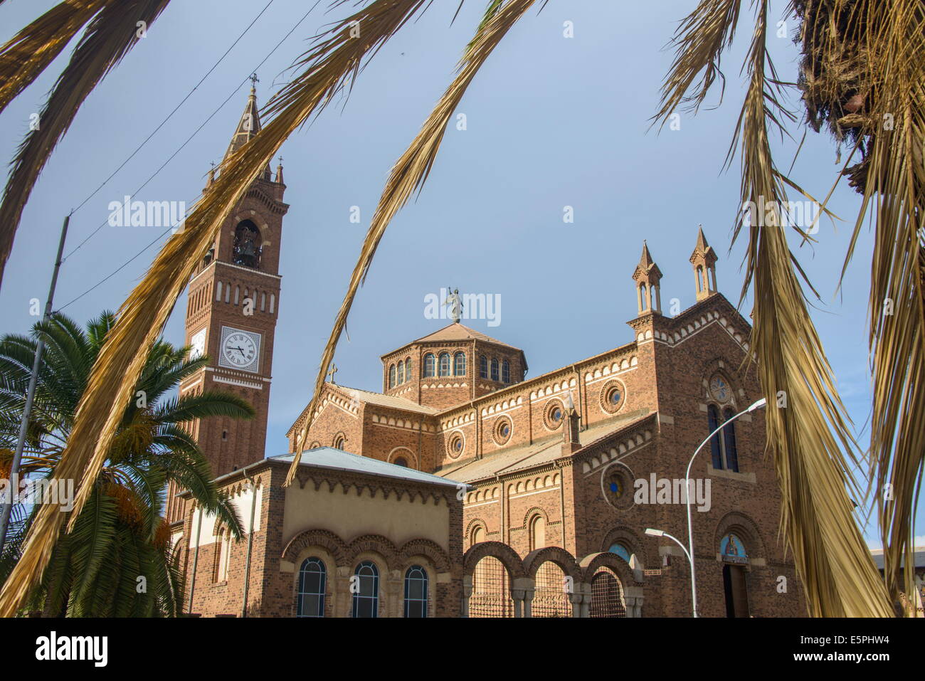 Cathédrale catholique Sainte-Marie sur Harnett Avenue, Asmara, capitale de l'Érythrée, l'Afrique Banque D'Images