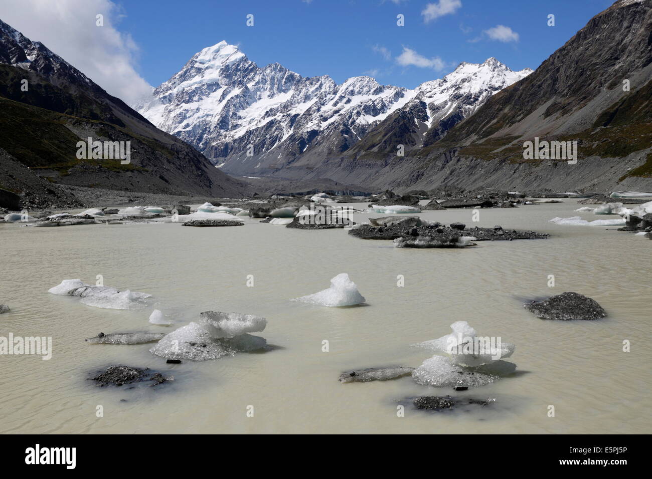 Le lac Hooker et Glacier avec des icebergs, Mount Cook National Park, site de l'UNESCO, la région de Canterbury, île du Sud, Nouvelle-Zélande Banque D'Images