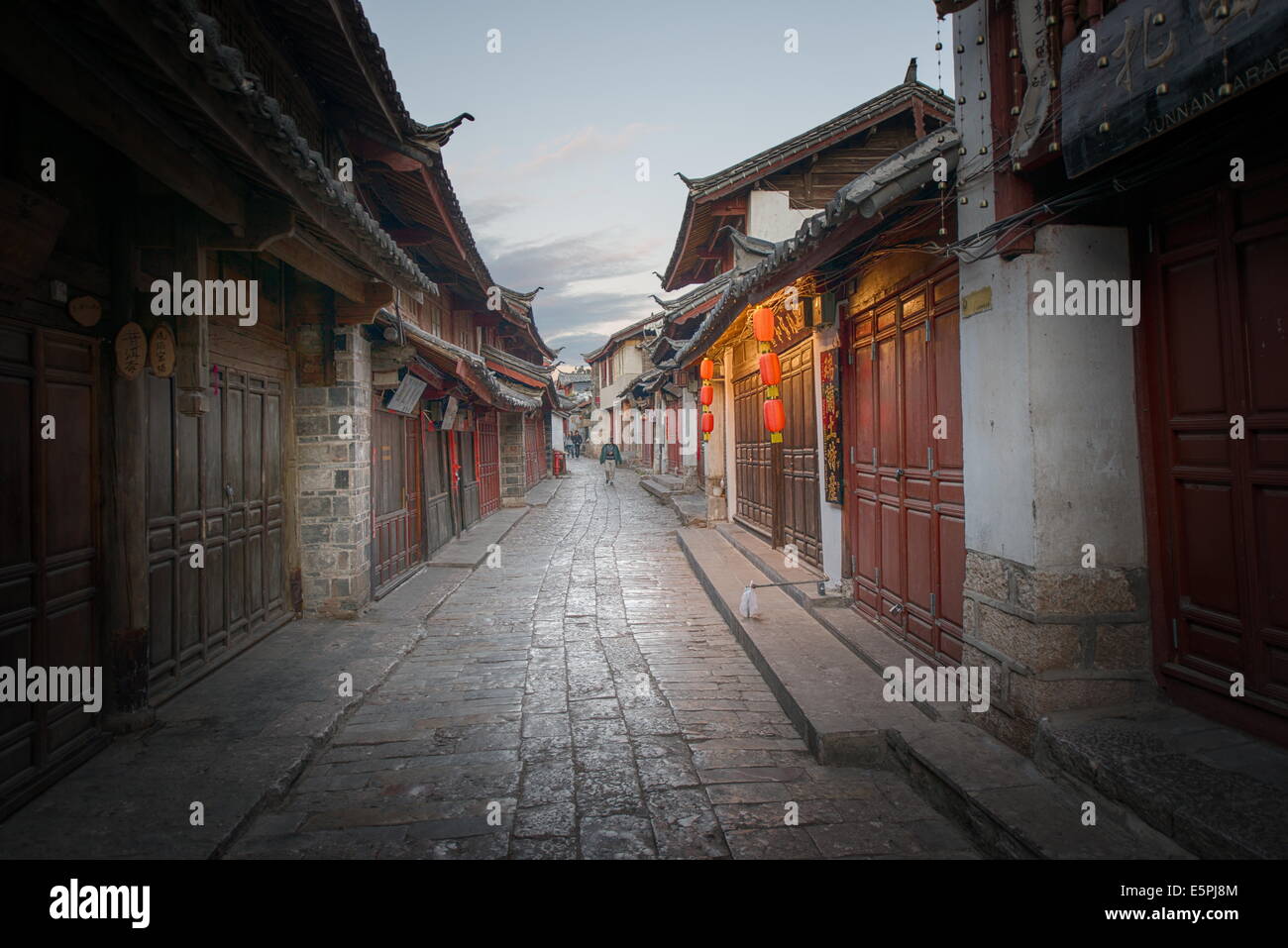 Peu après le lever du soleil, de Lijiang, UNESCO World Heritage Site, Lijiang, Yunnan, Chine, Asie Banque D'Images