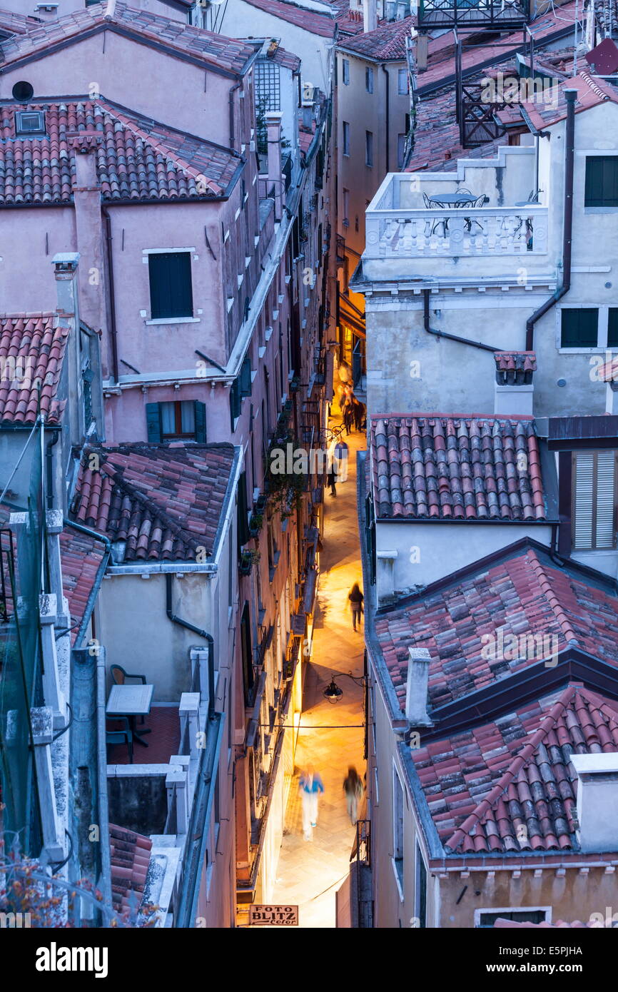 Les rues étroites de Venise, UNESCO World Heritage Site, Vénétie, Italie, Europe Banque D'Images