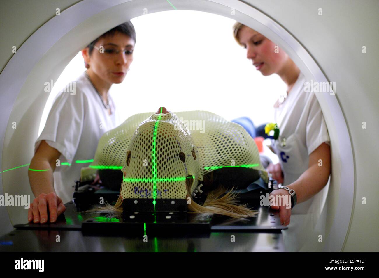 En janvier 2007, l'Institut Curie, Paris, France, a été le premier hôpital en France pour traiter le cancer avec la tomothérapie, ce Banque D'Images