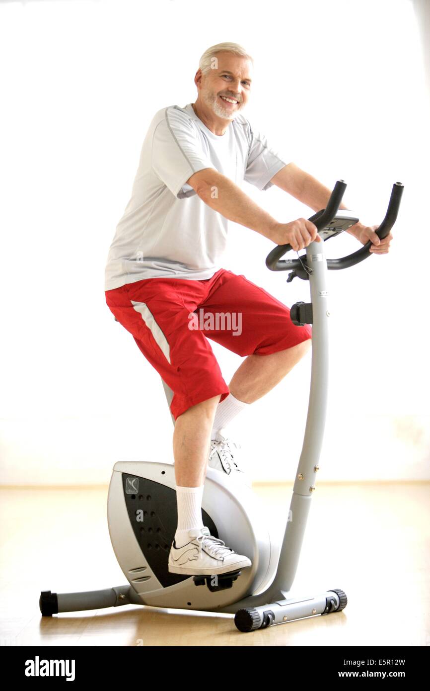 La pratique de l'homme exercice vélo. Banque D'Images