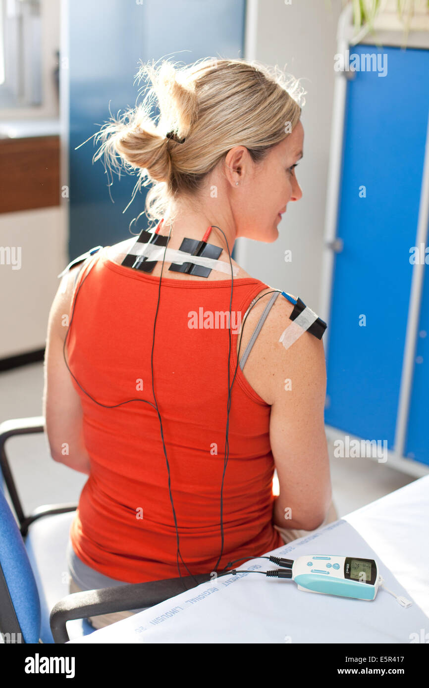 La stimulation nerveuse électrique transcutanée (TENS). L'hôpital de Limoges, France. Banque D'Images