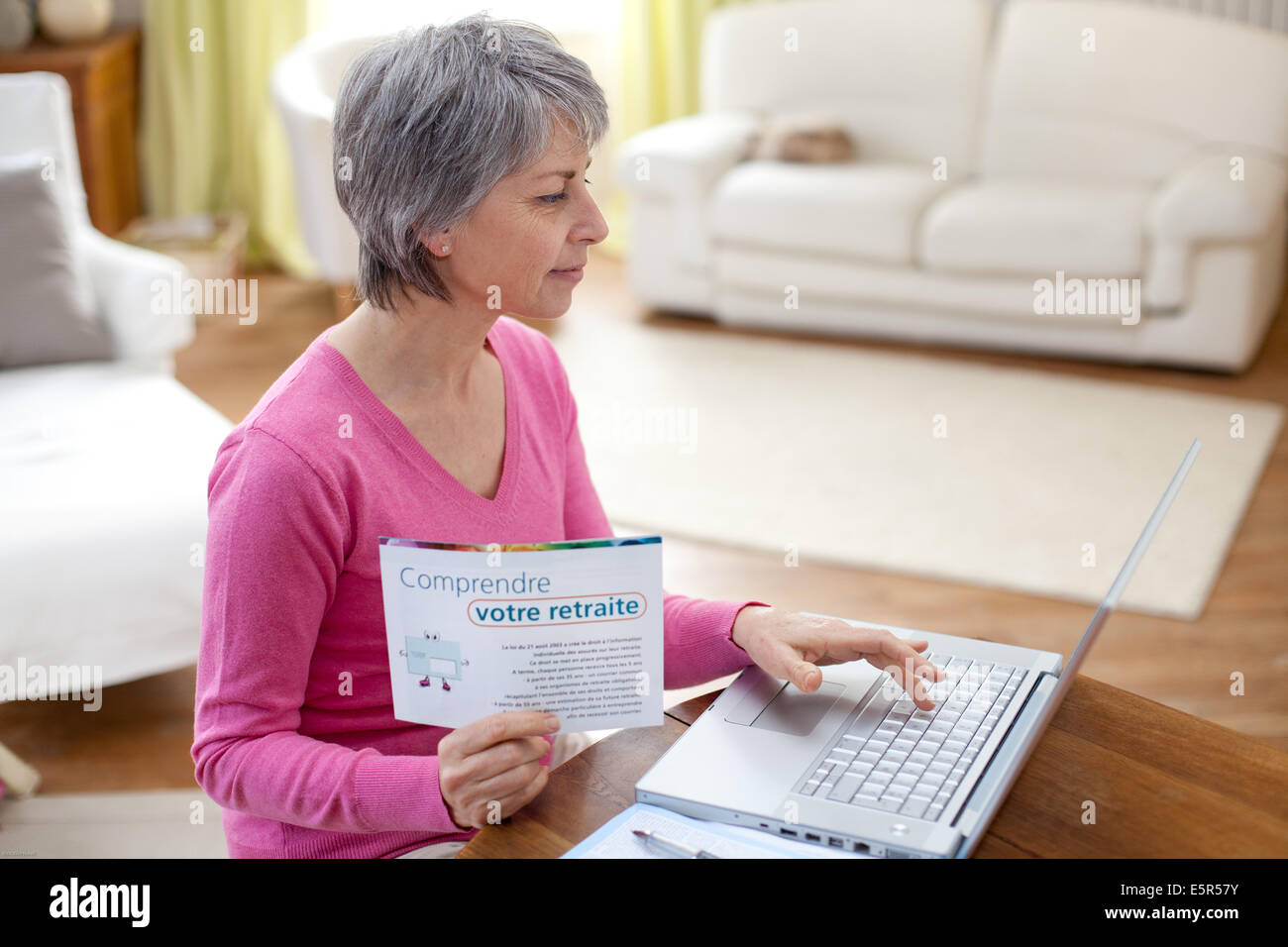 Documentation sur la retraite femme consulting. Banque D'Images