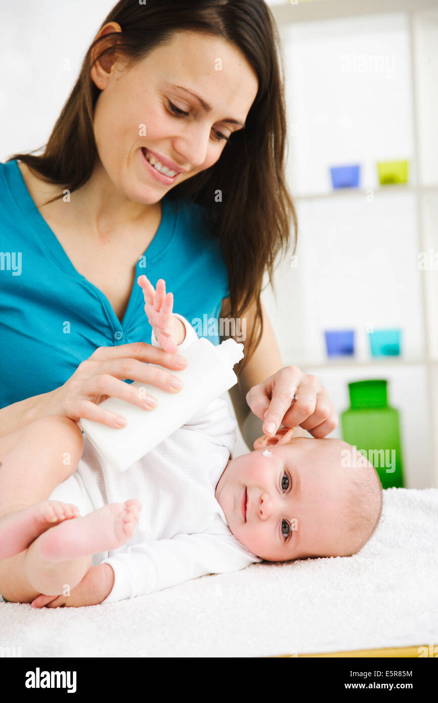 Maladie De Bebe Banque D Image Et Photos Alamy Maladie De Bebe Banque D Image Et Photos Alamy