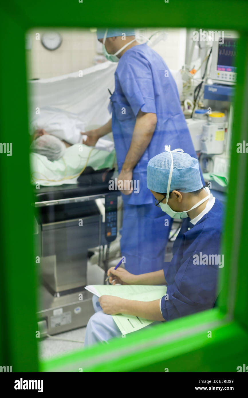 L'anesthésie. Le traitement de l'Hyperplasie prostatique) par Photoselective vaporisation de la prostate (PVP) en utilisant les Banque D'Images
