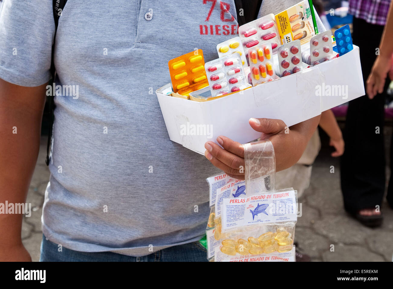 La contrefaçon de médicaments vendus sur un marché, au Guatemala. Banque D'Images