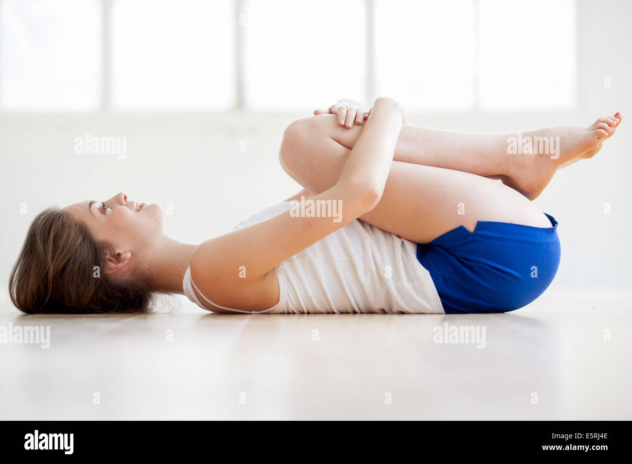 Woman stretching. Banque D'Images