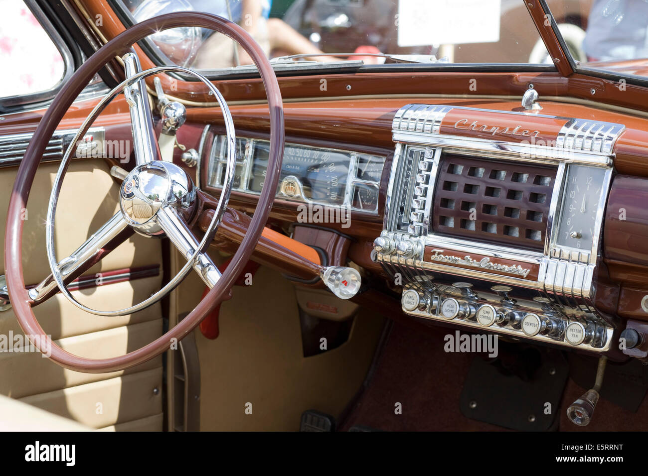 Planche de bord et le volant d'une Chrysler Town and Country Town Car Banque D'Images