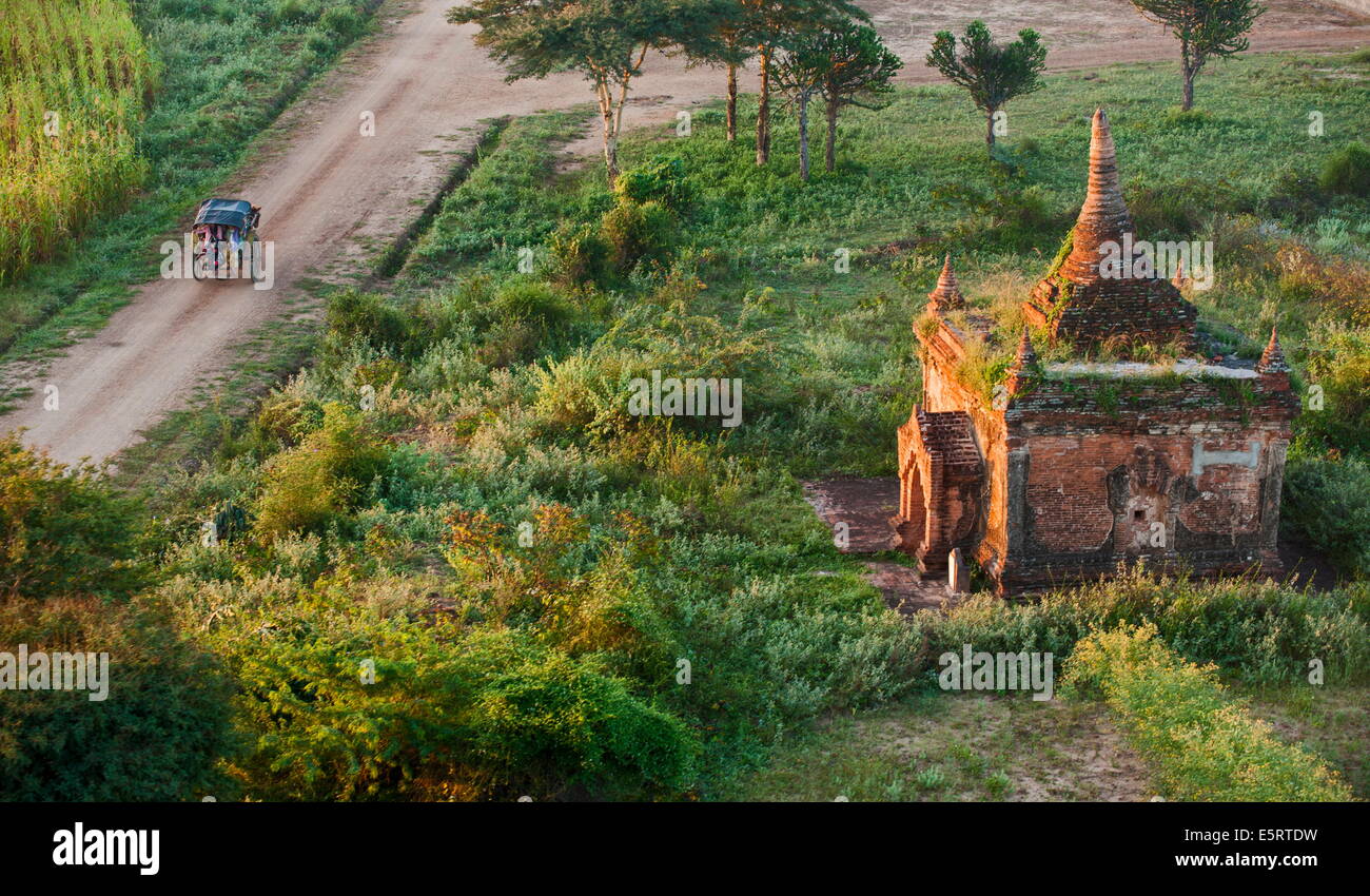 Vue sur Myinkabe, Pagan, Birmanie, du ballon. Banque D'Images