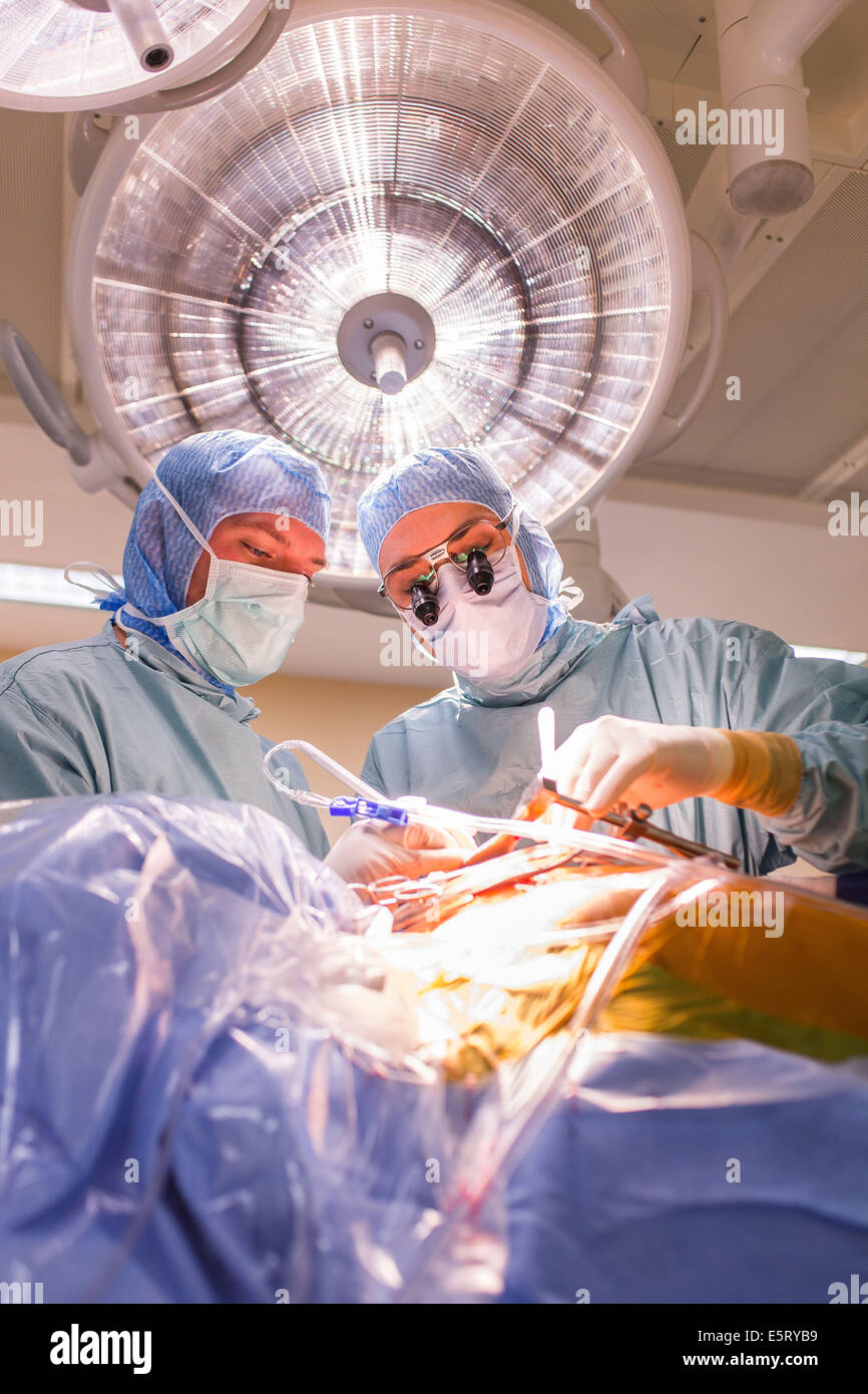 Da Vinci®, la chirurgie cardiaque assistée par robot aortique double pontage coronarien avec robot chirurgical da Vinci ®, Limoges, hôpital Banque D'Images