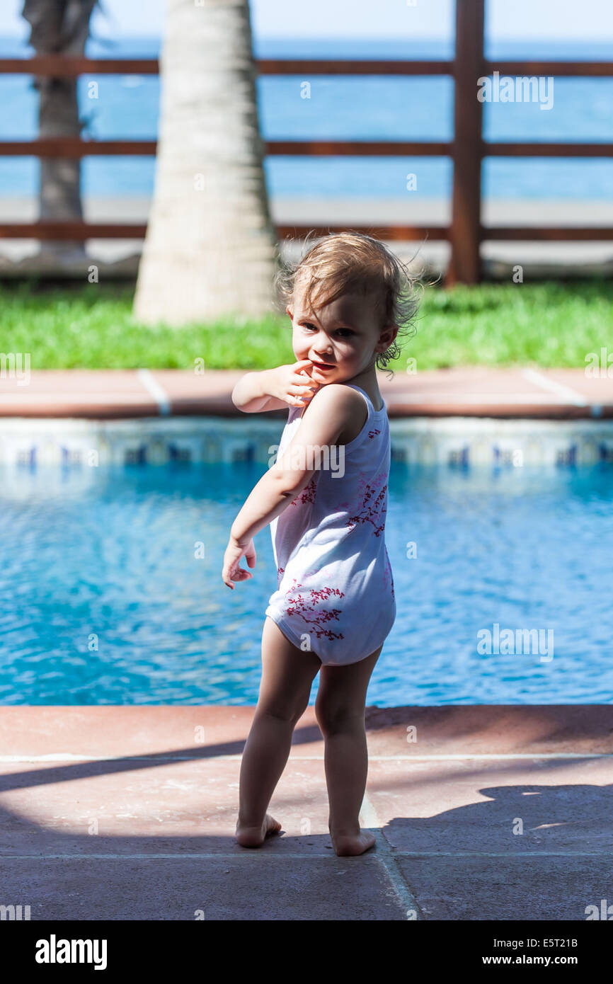Bebe Fille De Mois Photo Stock Alamy Bebe Fille De Mois Photo Stock Alamy