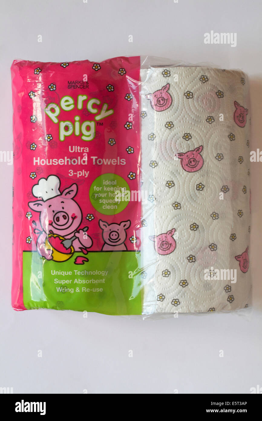Paquet de Marks & Spencer percy ultra cochon 3 plis serviettes ménage isolé sur fond blanc Banque D'Images