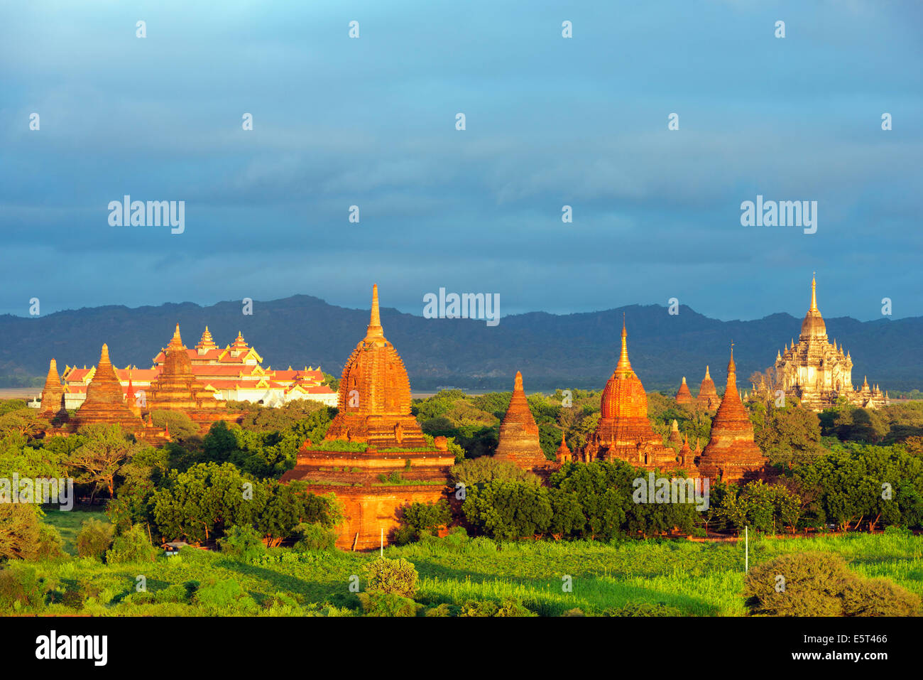 En Asie du sud-est, le Myanmar, Bagan, Thatbyinnyu Pahto temple Banque D'Images