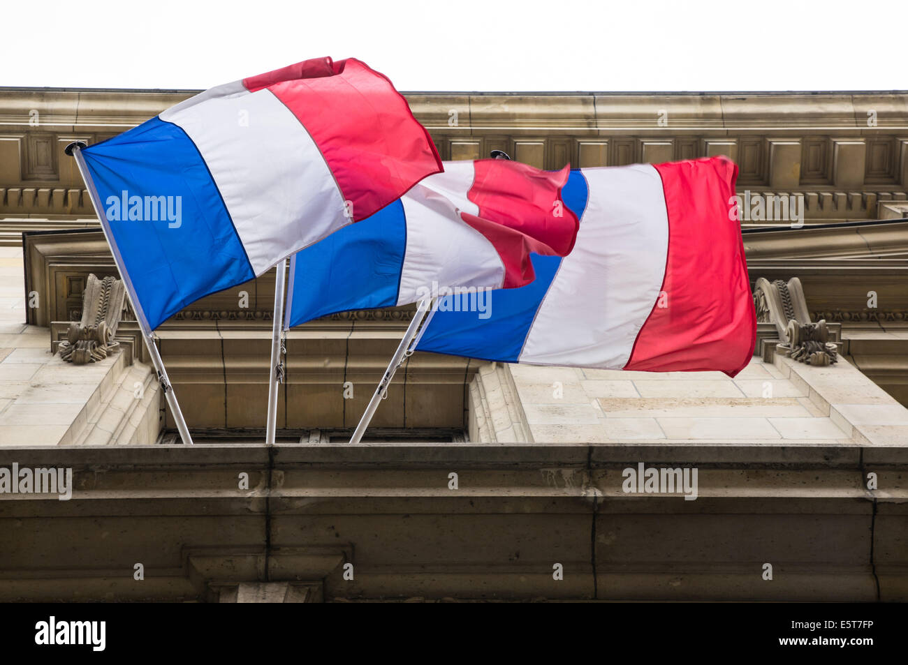 Drapeaux français sur les capacités du gouvernement à Paris, France Banque D'Images