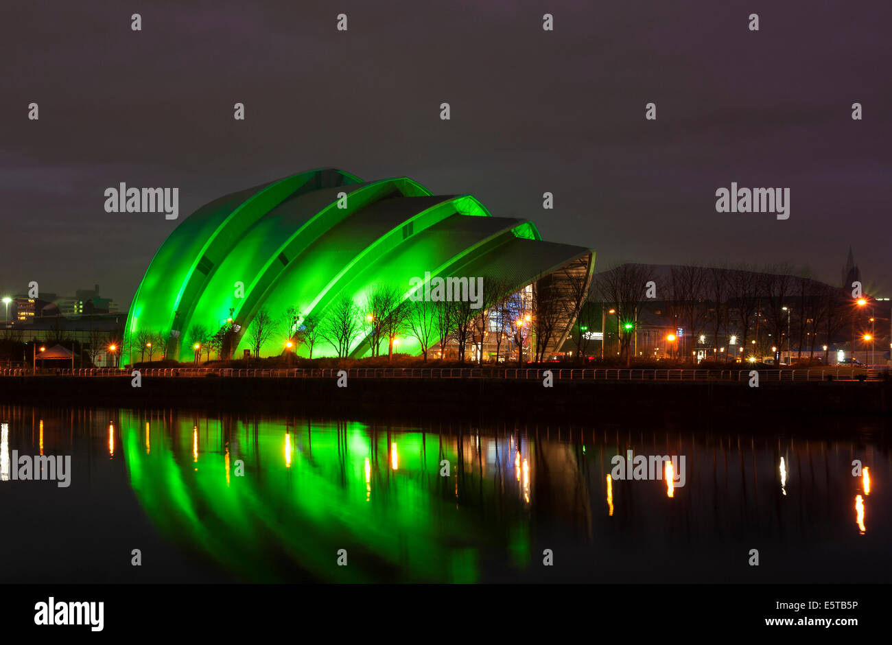 Clyde Auditorium, l'Armadillo, illuminé la nuit. Banque D'Images