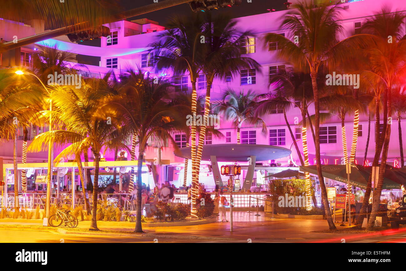 Quartier art déco, Ocean Drive, à South Beach, Miami Beach, Floride, États-Unis d'Amérique, Amérique du Nord Banque D'Images