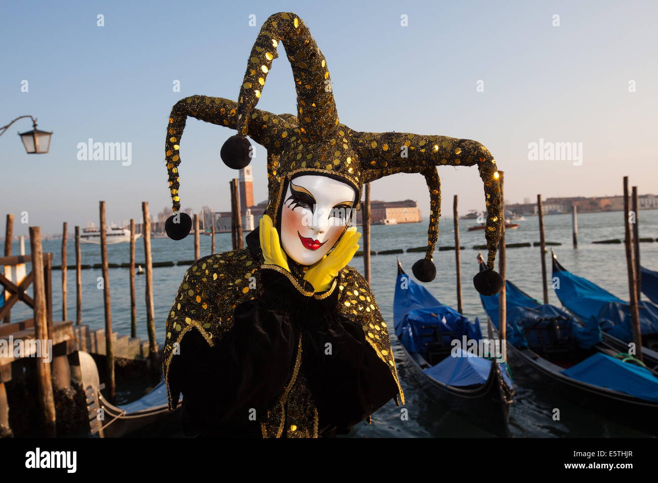 Masques et costumes du Carnaval de Venise durant le carnaval, la Place Saint Marc, Venise, Vénétie, Italie, Europe Banque D'Images