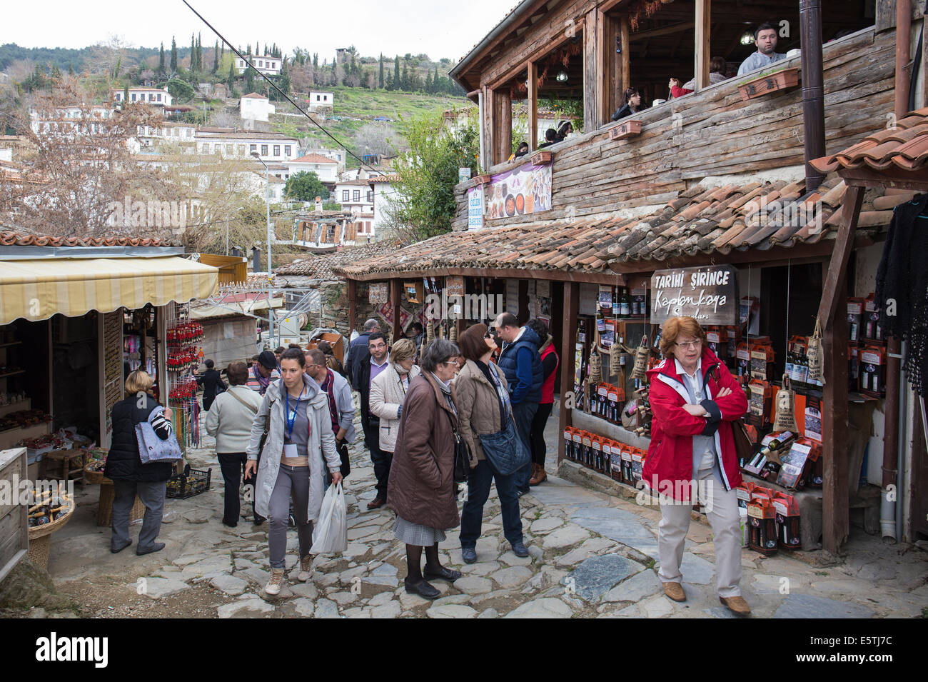 Les touristes dans les rues Şirince Selçuk Turquie Banque D'Images