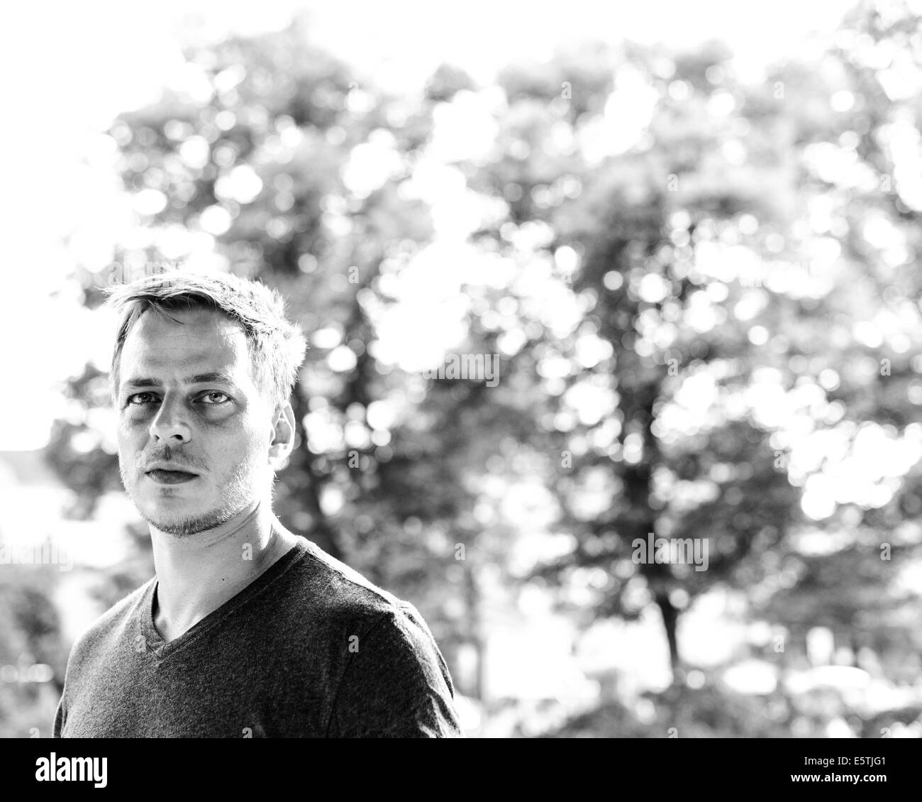 Exclusif : l'acteur Tom Wlaschiha lors d'une séance photo exclusive à Berlin-Kreuzberg le 01 août 2014. Photo : Photo de l'alliance/Robert Schlesinger Banque D'Images