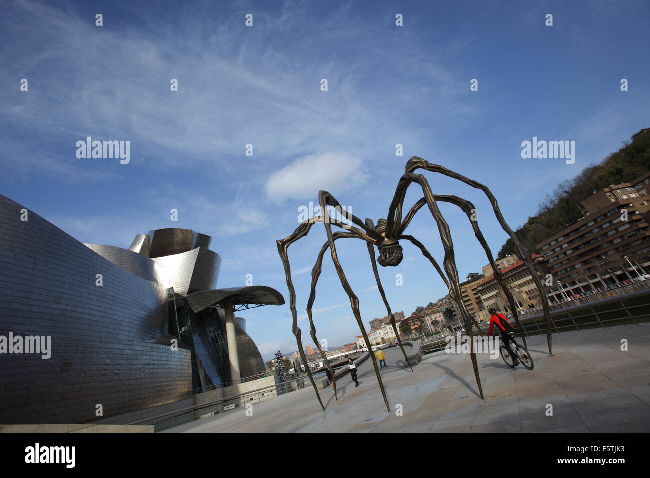 La sculpture Maman par Louis Bourgeois au Musée Guggenheim d'Art Contemporain, Bilbao, Espagne Banque D'Images