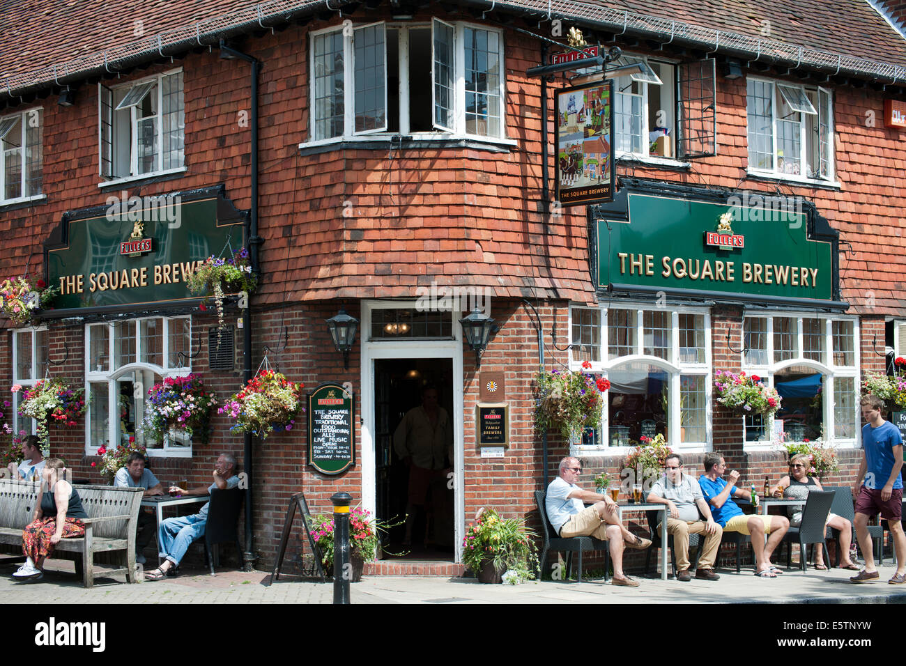 La place publique, la Maison de la brasserie Square, Petersfield, Hampshire, England, UK. Banque D'Images