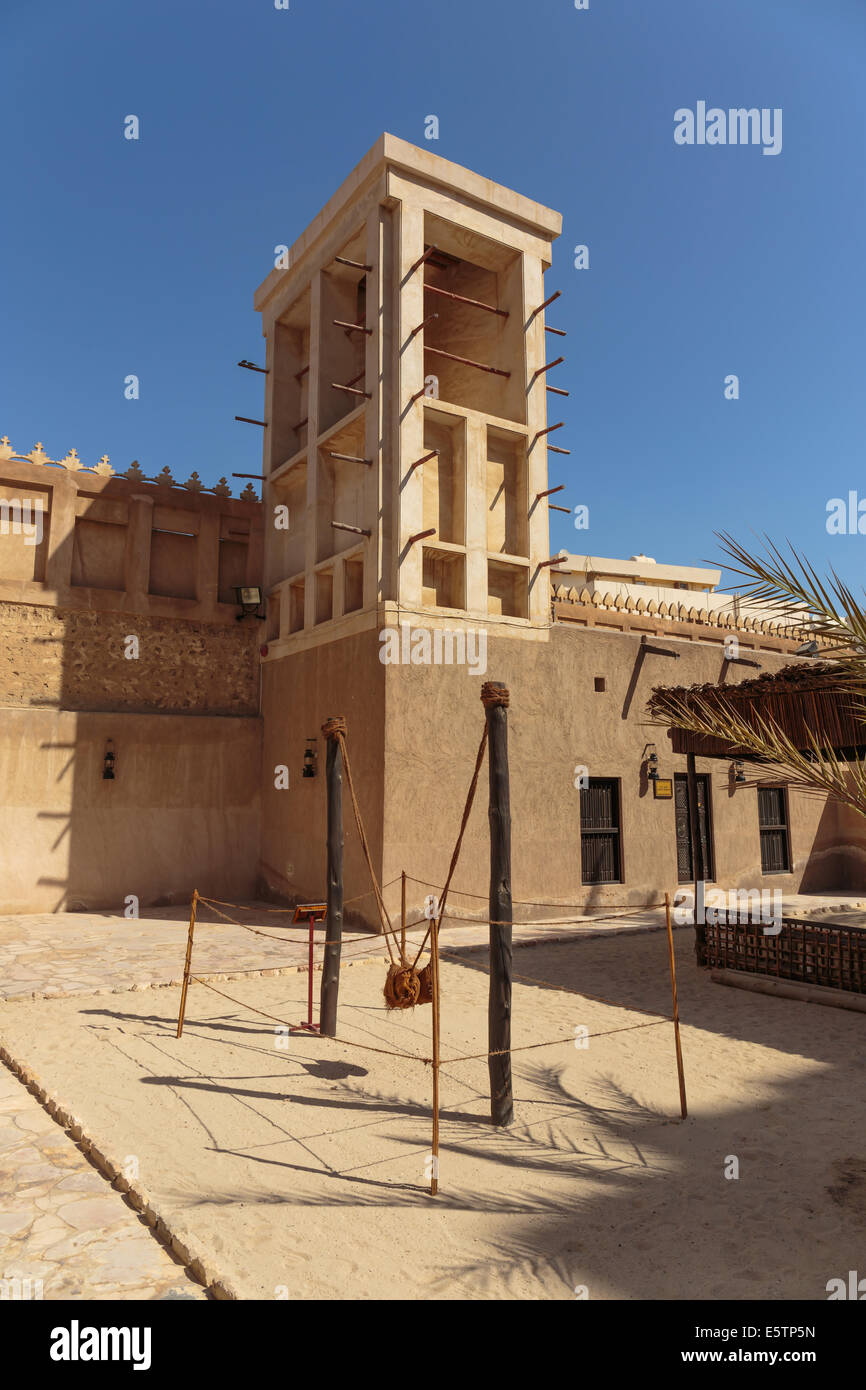 Dubaï, Émirats arabes unis - 9 novembre : Ancienne école islamique, village du patrimoine le 9 novembre 2013. C'est le plus grand musée historique de Duba Banque D'Images