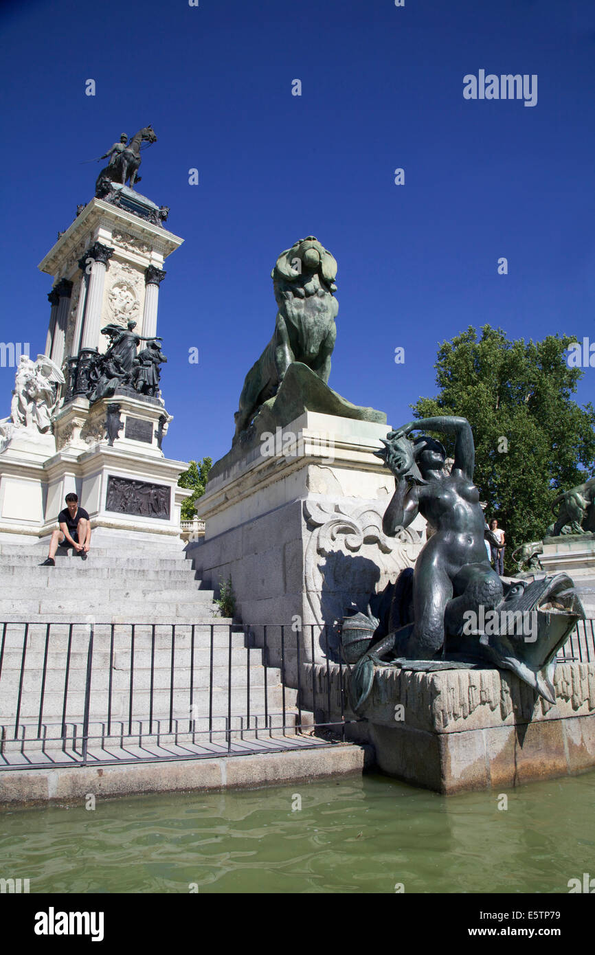 Sculptures dans le parc du Retiro à Madrid Banque D'Images