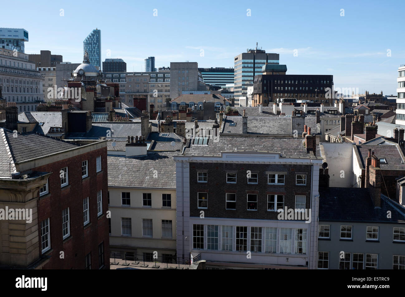 Les toits de la ville de Liverpool en haut des toits Banque D'Images