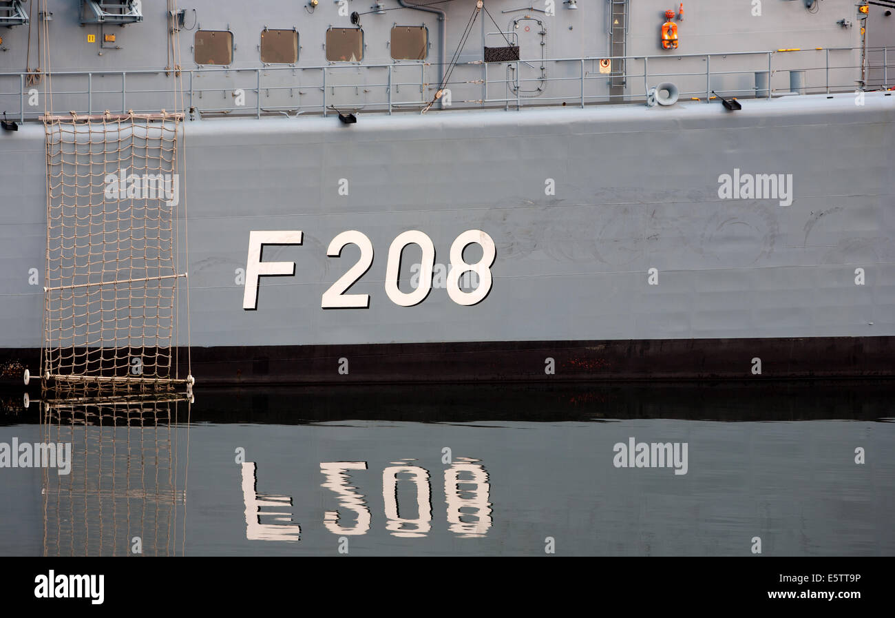 HALIFAX, CANADA - Aug 02, 2014 : Niedersachsen (F 208). Il y a 8 F122 Bremen-classe de frégates pour la Marine allemande avec Niede Banque D'Images