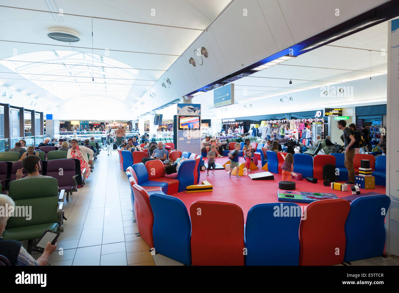 Une aire de jeu dans la salle de départ de Gatwick. Banque D'Images
