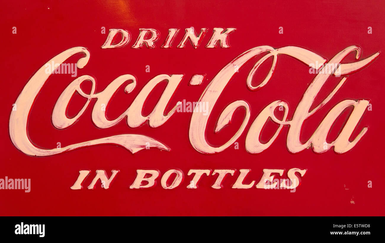 Coca cola vending machine on Banque de photographies et d'images à haute  résolution - Alamy