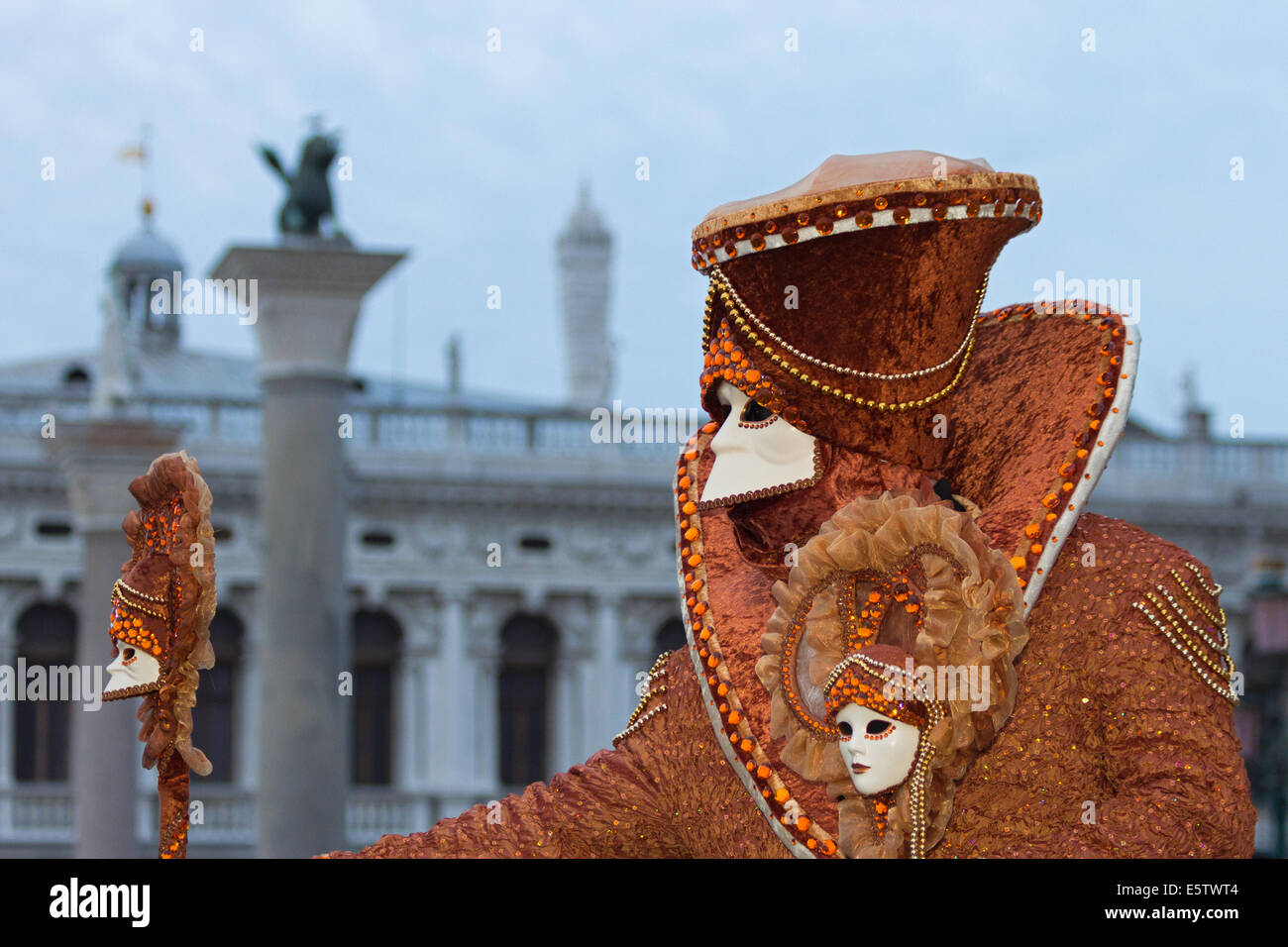 Venise - FEB 5 : personne en costume sur la place San Marco pendant le Carnaval on fév 5, 2013 à Venise, Italie. Cette année, le carnaval Banque D'Images
