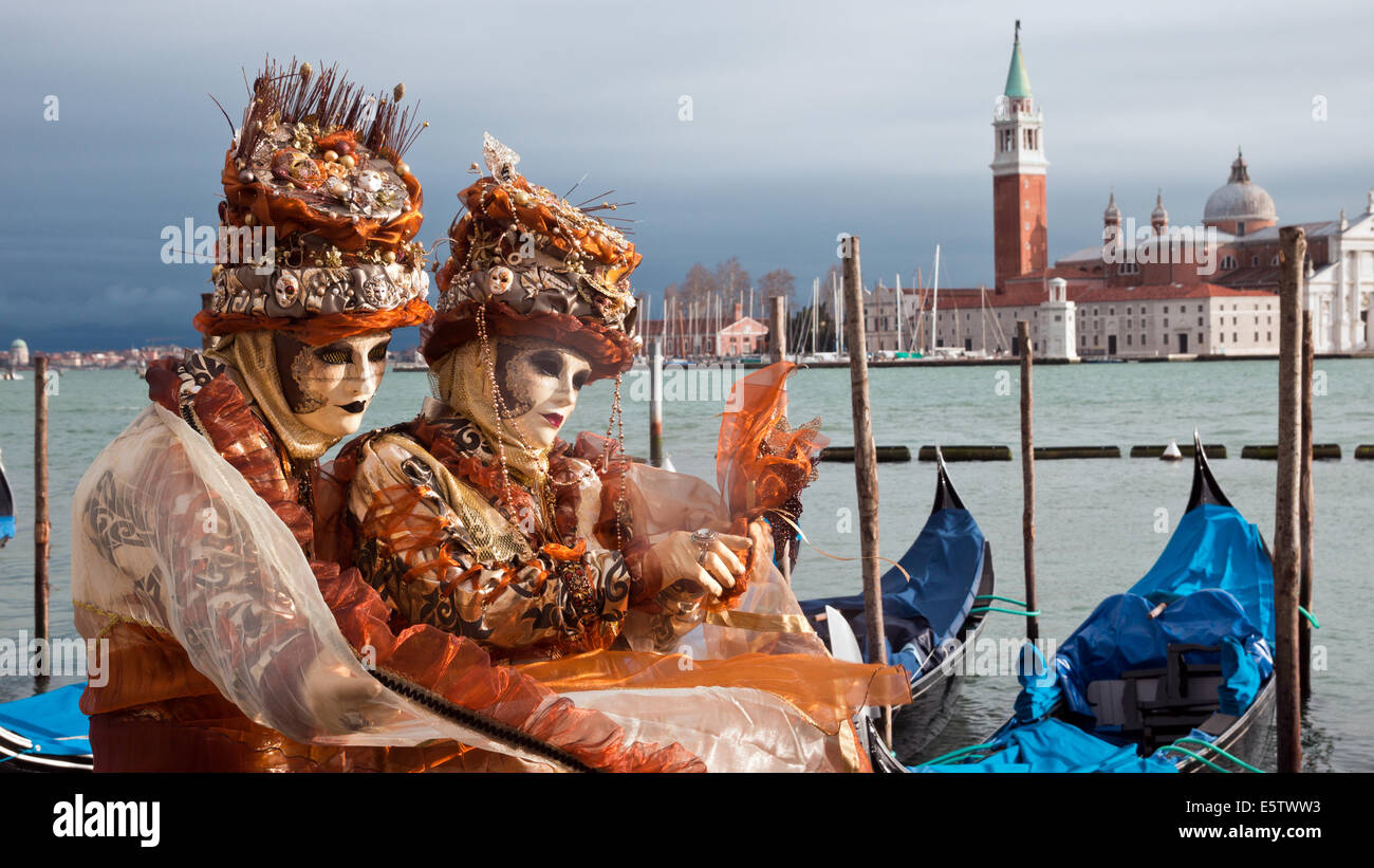Les gens costumés sur la Piazza San Marco Venise pendant le carnaval. Banque D'Images